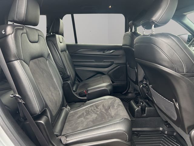 Used 2024 Jeep Grand Cherokee L Laredo image 36