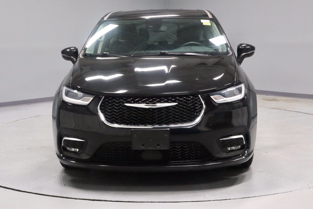 Used 2023 Chrysler Pacifica Touring-L FWD image 5