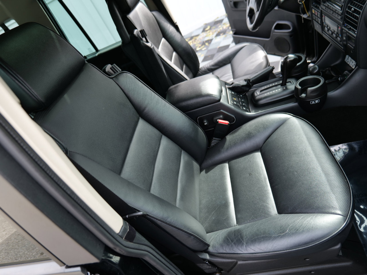 Used 2004 Land Rover Discovery SE image 34