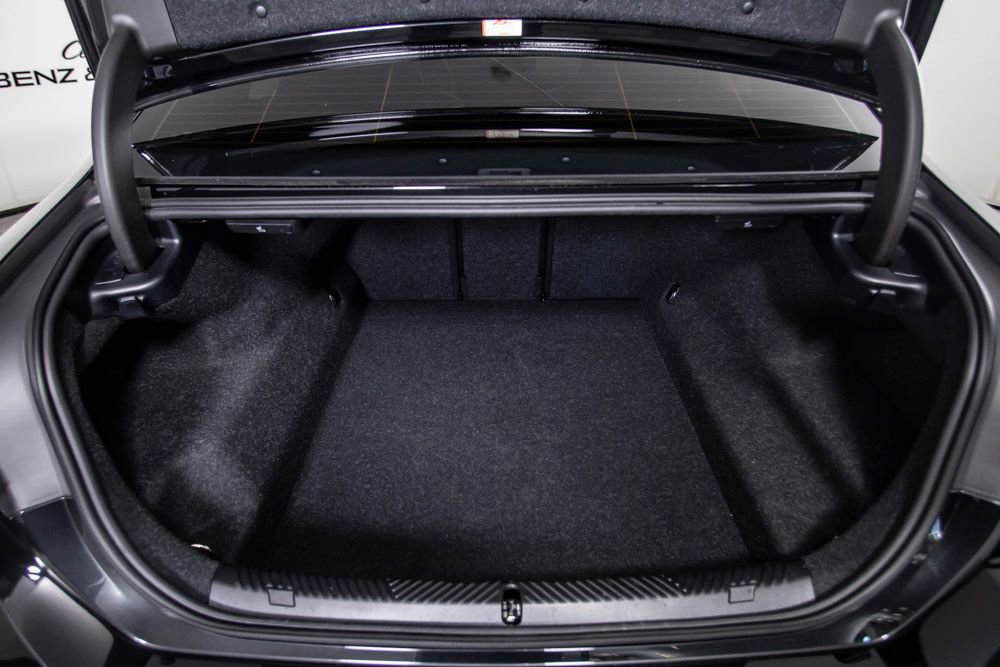 Used 2026 BMW M5 w/ Executive Package image 9