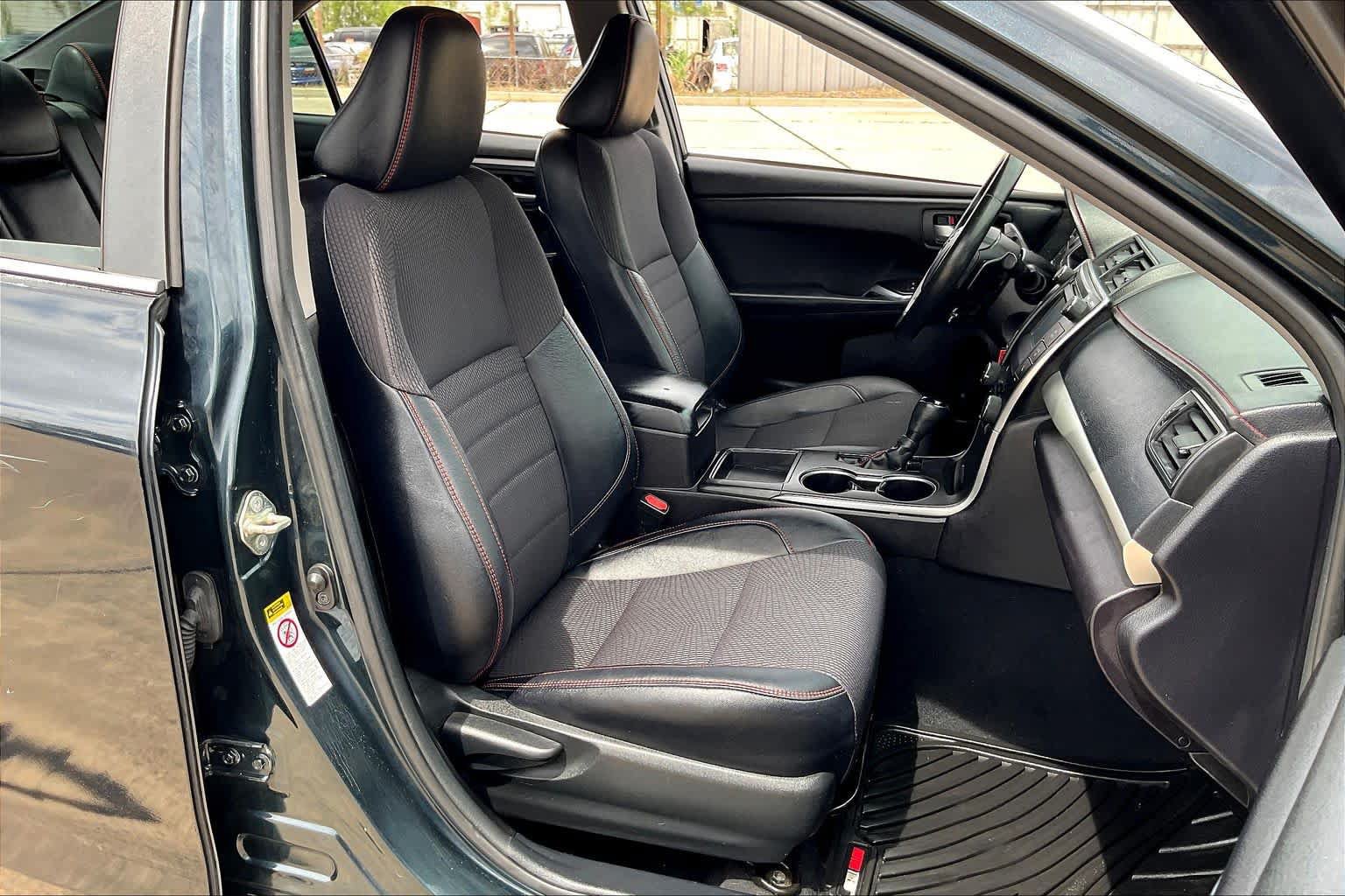 Used 2017 Toyota Camry LE FWD image 9