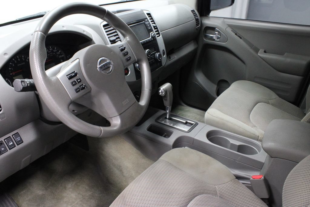 Used 2015 Nissan Frontier SV w/ SV Value Truck Package AWD/4WD image 23