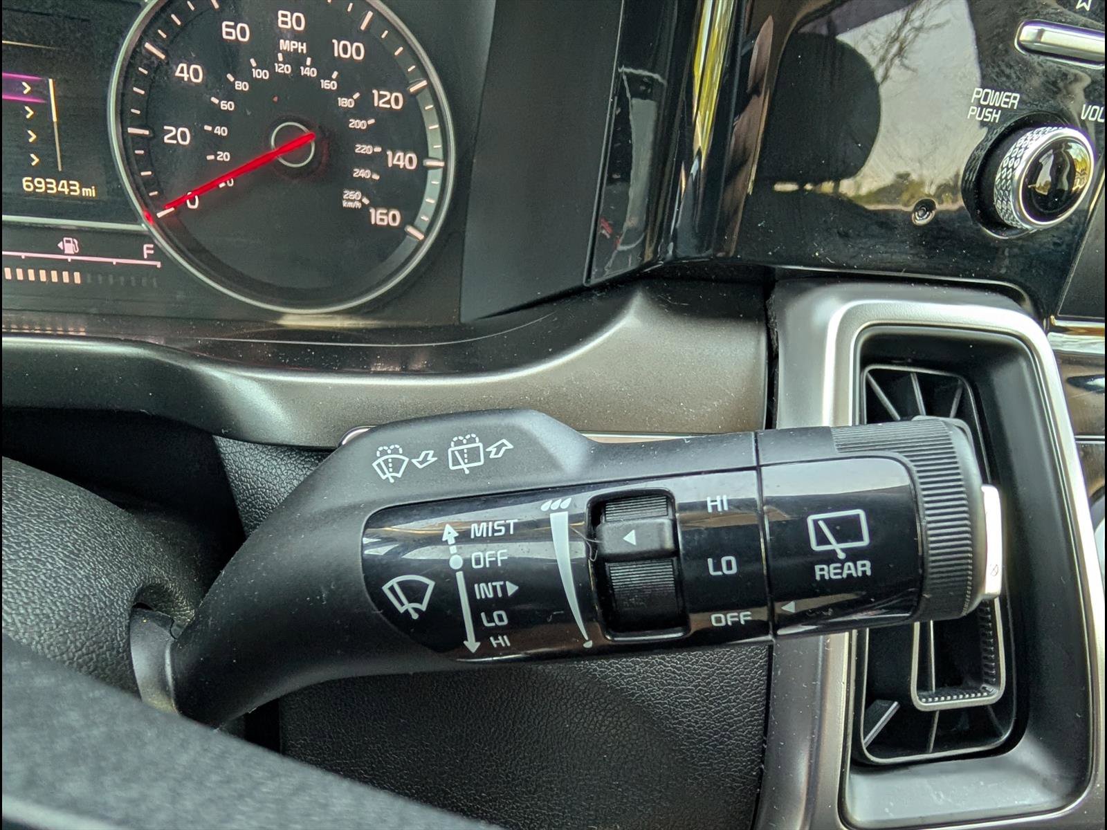 Used 2023 Kia Sorento LX image 18