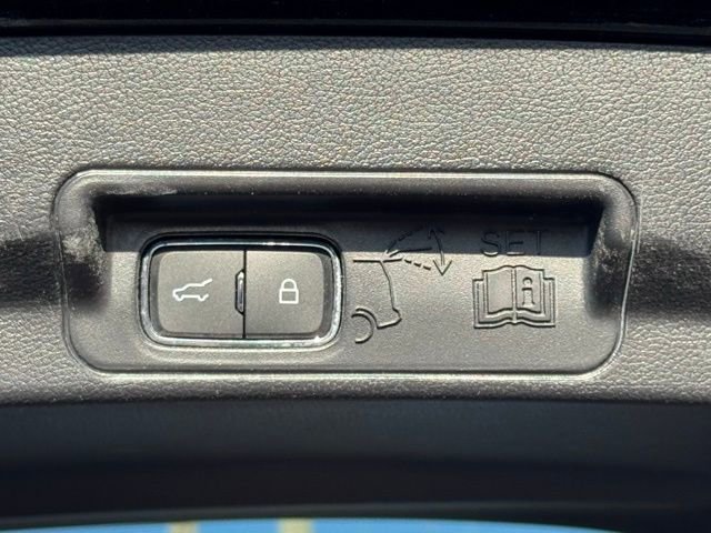 Used 2022 Ford Explorer Platinum w/ Equipment Group 601A image 38