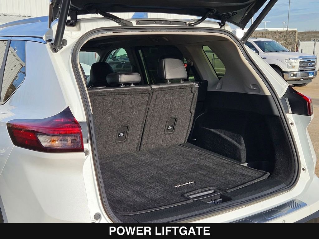 Used 2024 Nissan Rogue SV w/ SV Premium Package image 37