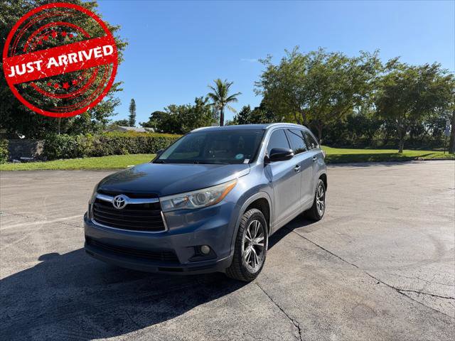 Used 2016 Toyota Highlander XLE image 2