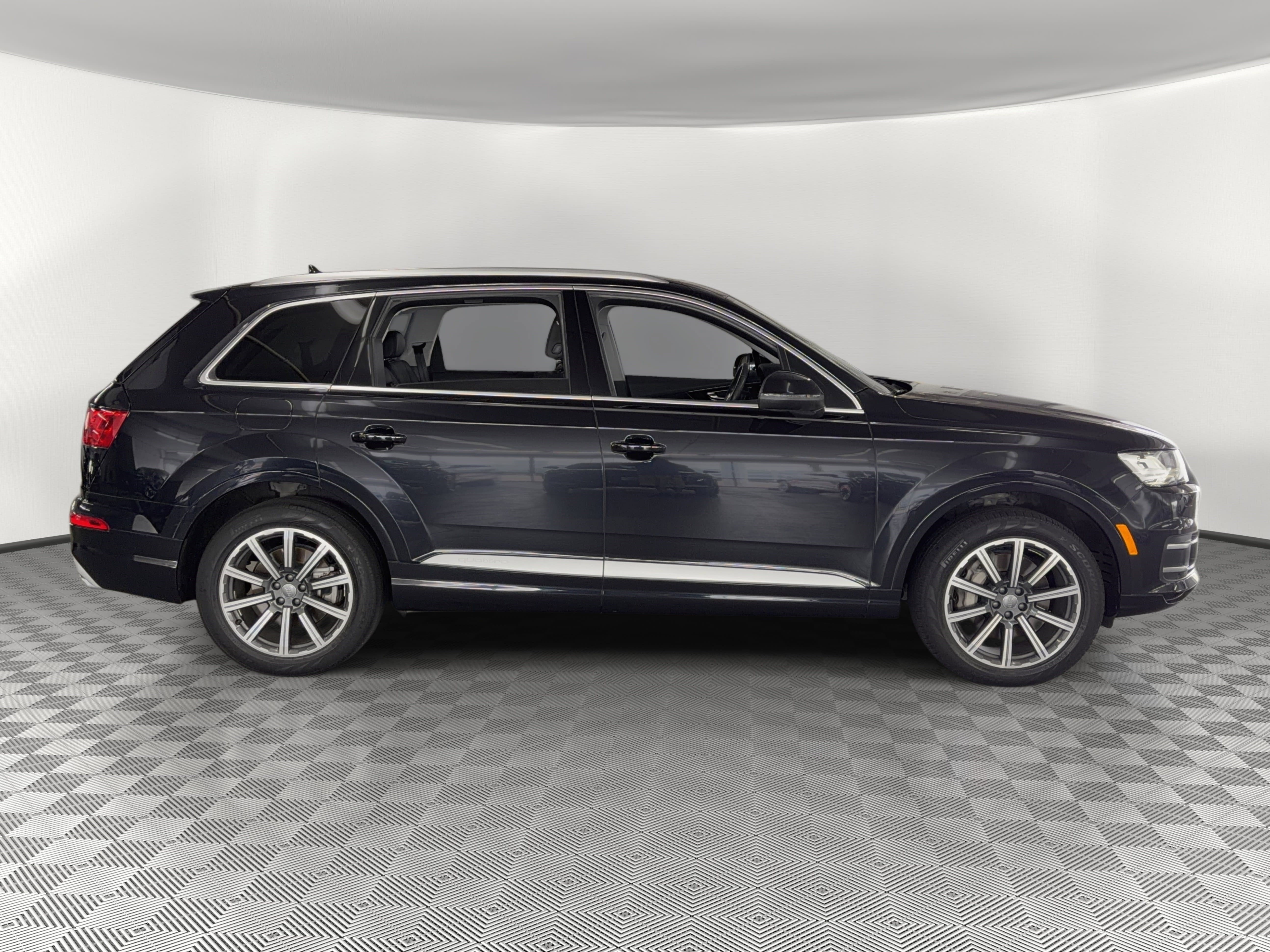 Used 2017 Audi Q7 3.0T Premium Plus w/ Premium Plus Package image 8