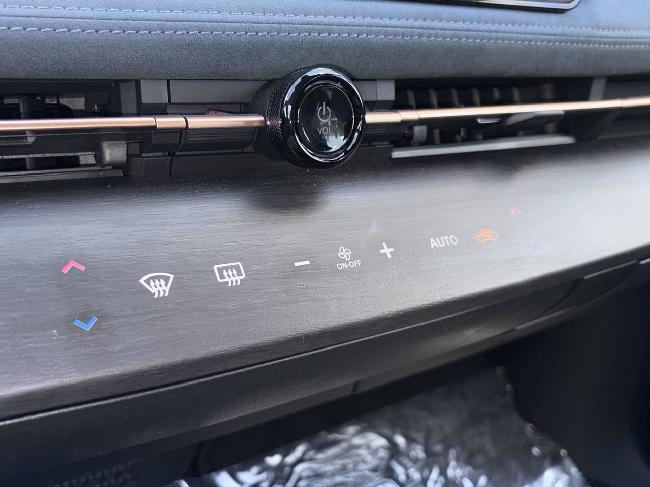 Certified 2023 Nissan Ariya AWD/4WD image 14