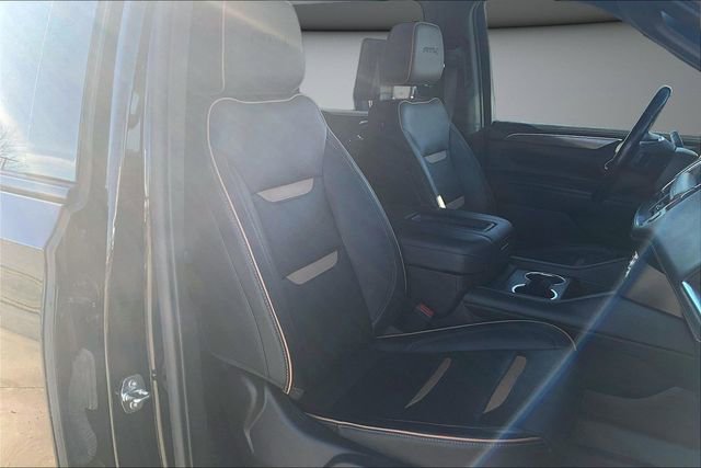 Used 2022 GMC Yukon XL AT4 w/ AT4 Premium Plus Package AWD/4WD image 30
