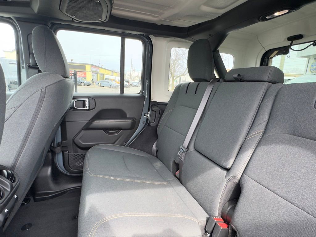 Used 2025 Jeep Wrangler Unlimited Sahara w/ Safety Group image 17