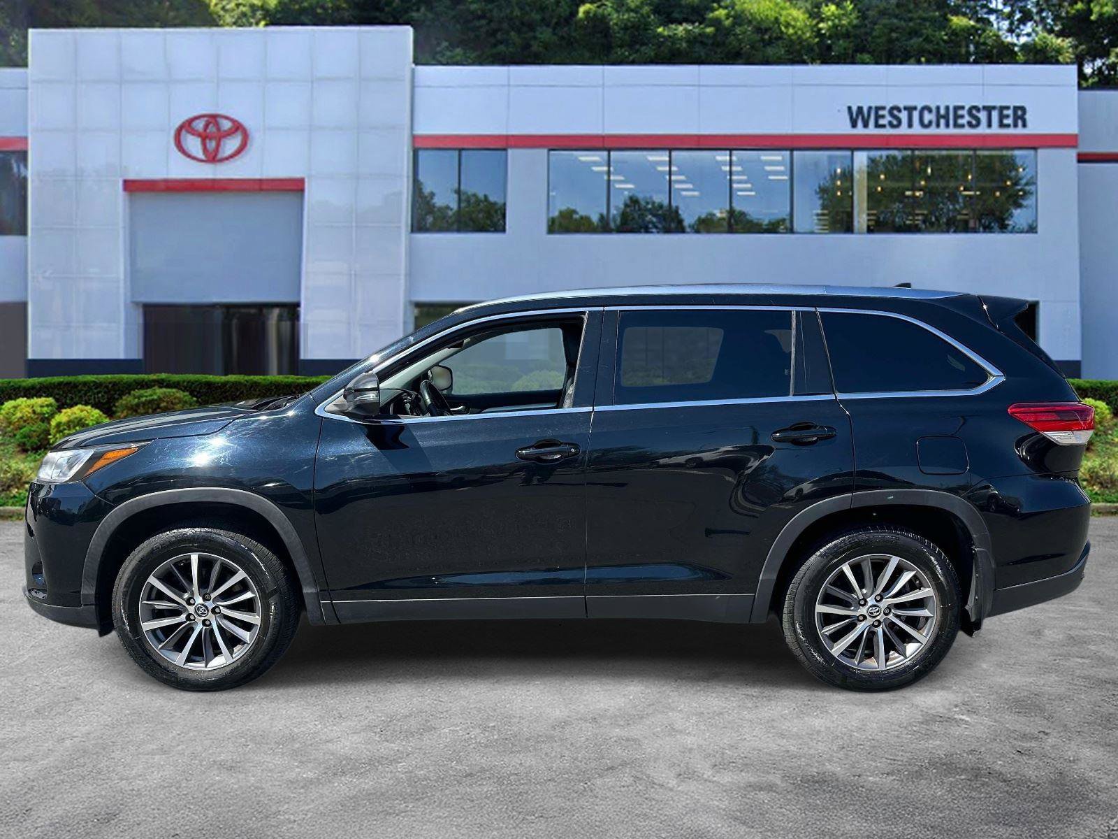 Used 2019 Toyota Highlander XLE AWD/4WD image 5