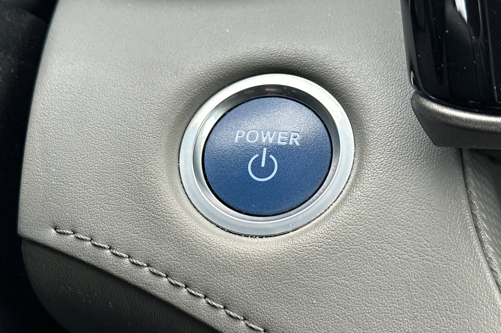 Used 2021 Toyota Highlander LE image 34