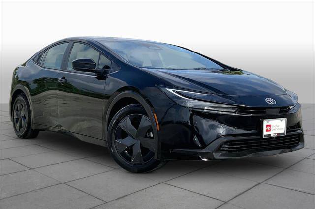 Certified 2025 Toyota Prius LE FWD image 3