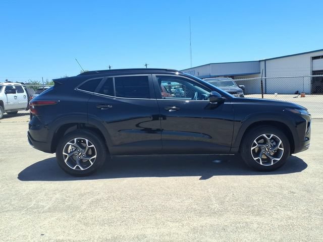 Used 2026 Chevrolet Trax LT FWD image 4