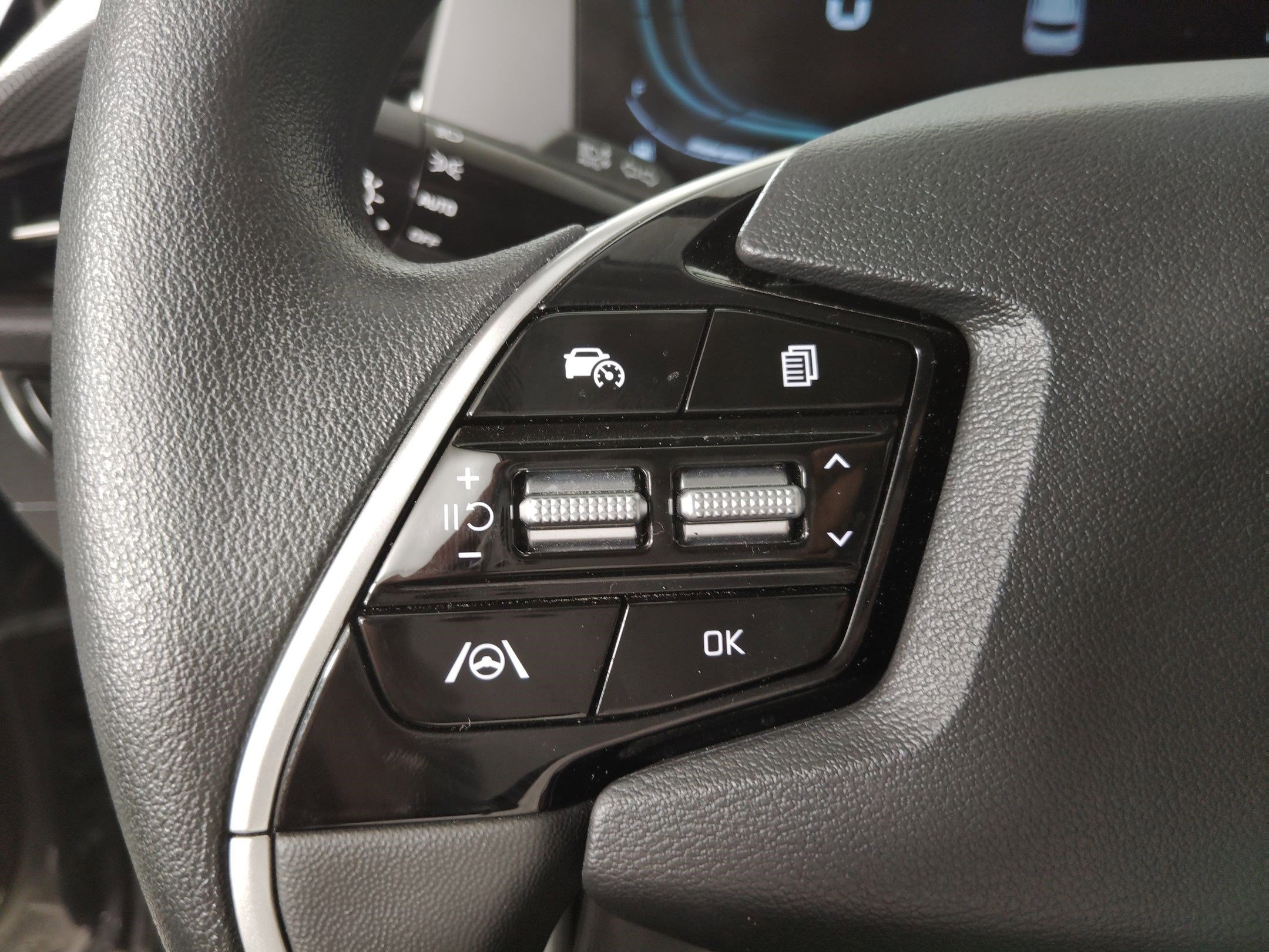 Used 2023 Kia Niro LX image 14