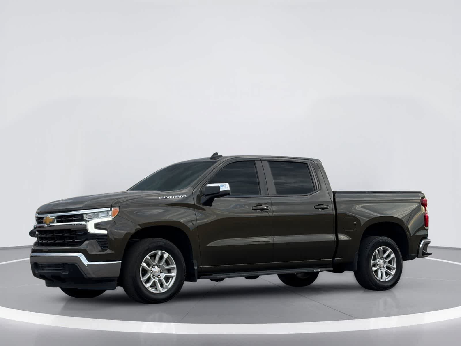 Used 2023 Chevrolet Silverado 1500 LT w/ Convenience Package II RWD image 2