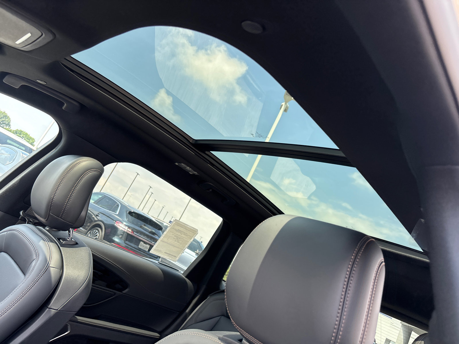 New 2025 Lincoln Nautilus Premier w/ Equipment Group 102A image 27