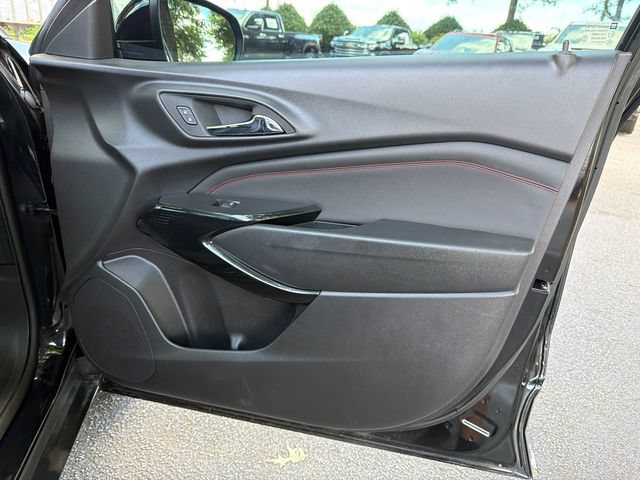 Used 2025 Chevrolet Trax RS w/ Sunroof Package FWD image 14