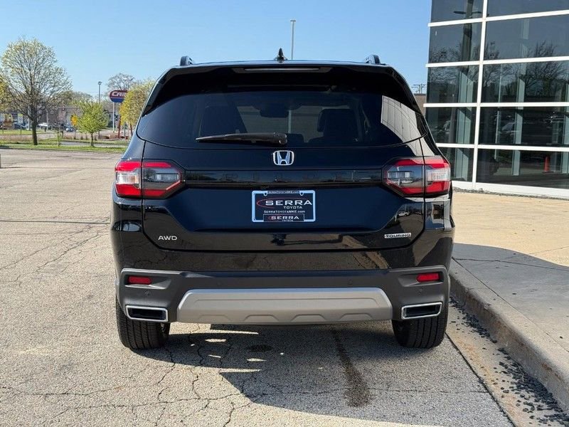 Used 2025 Honda Pilot Touring image 4