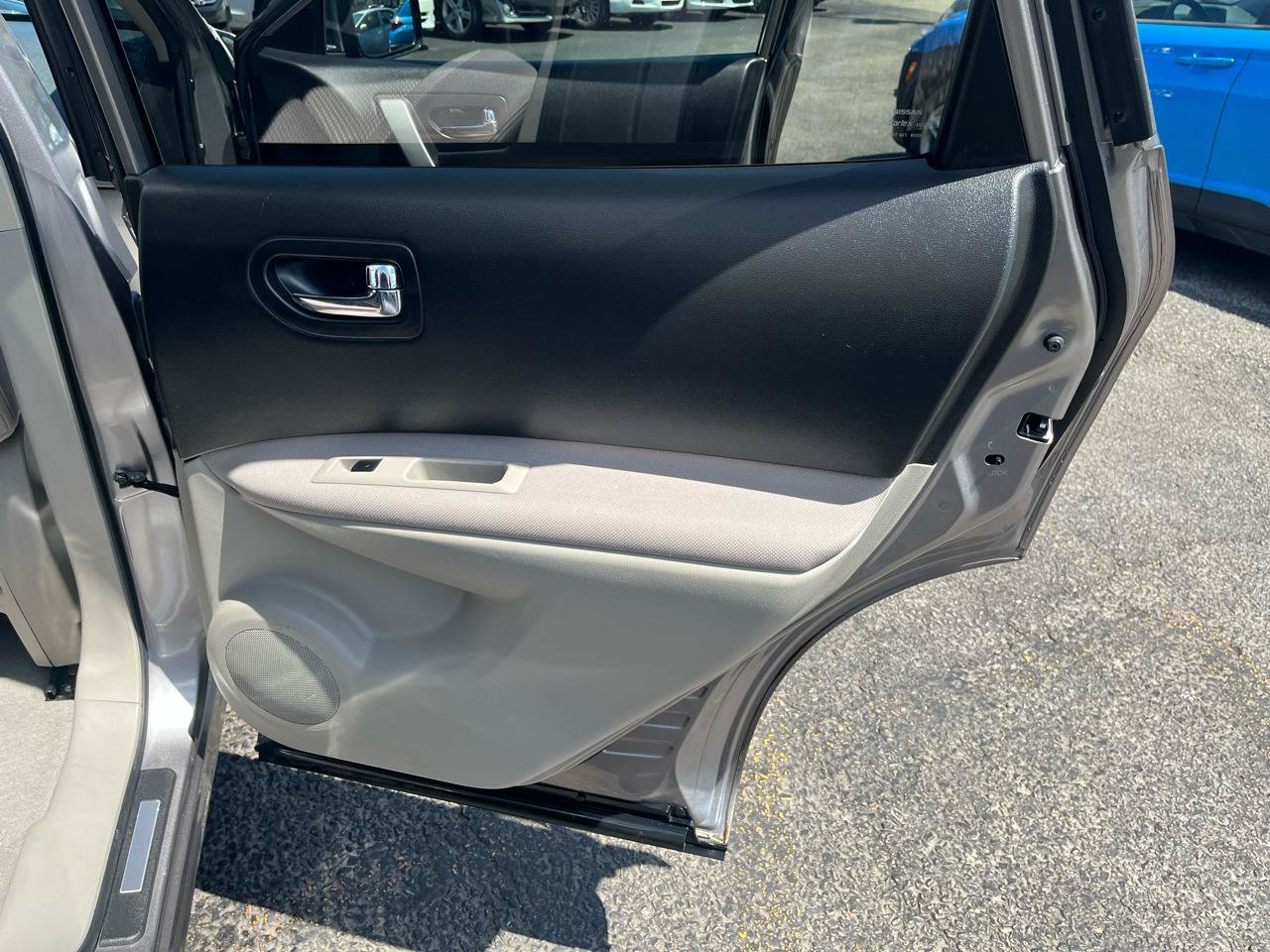 Used 2010 Nissan Rogue SL w/ Premium Pkg AWD/4WD image 32