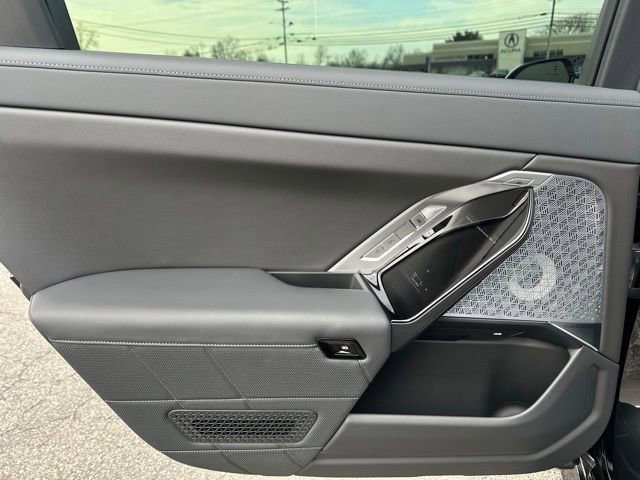 Used 2024 BMW 760i xDrive w/ Executive Package image 19