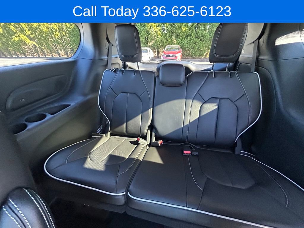 New 2026 Chrysler Pacifica Limited w/ S Appearance Package FWD image 14