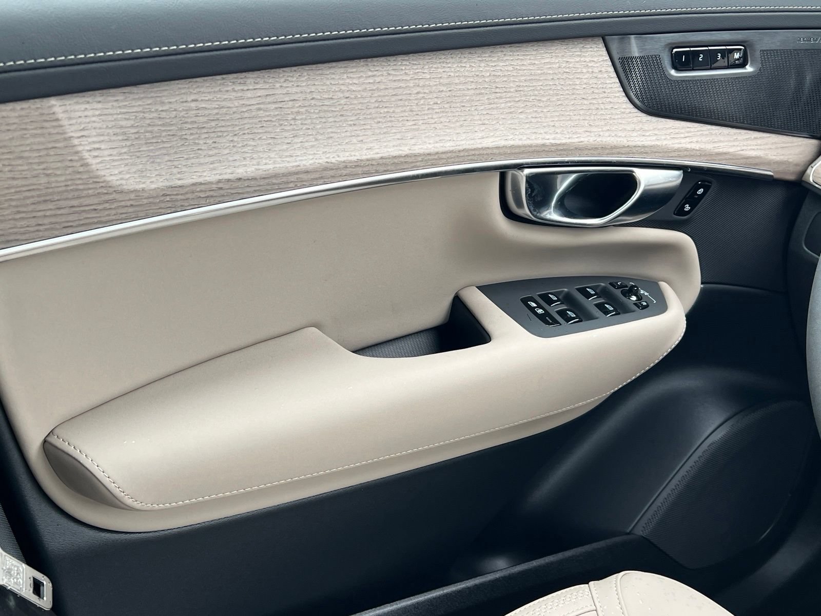 New 2027 Volvo XC60 B5 Core AWD/4WD image 36