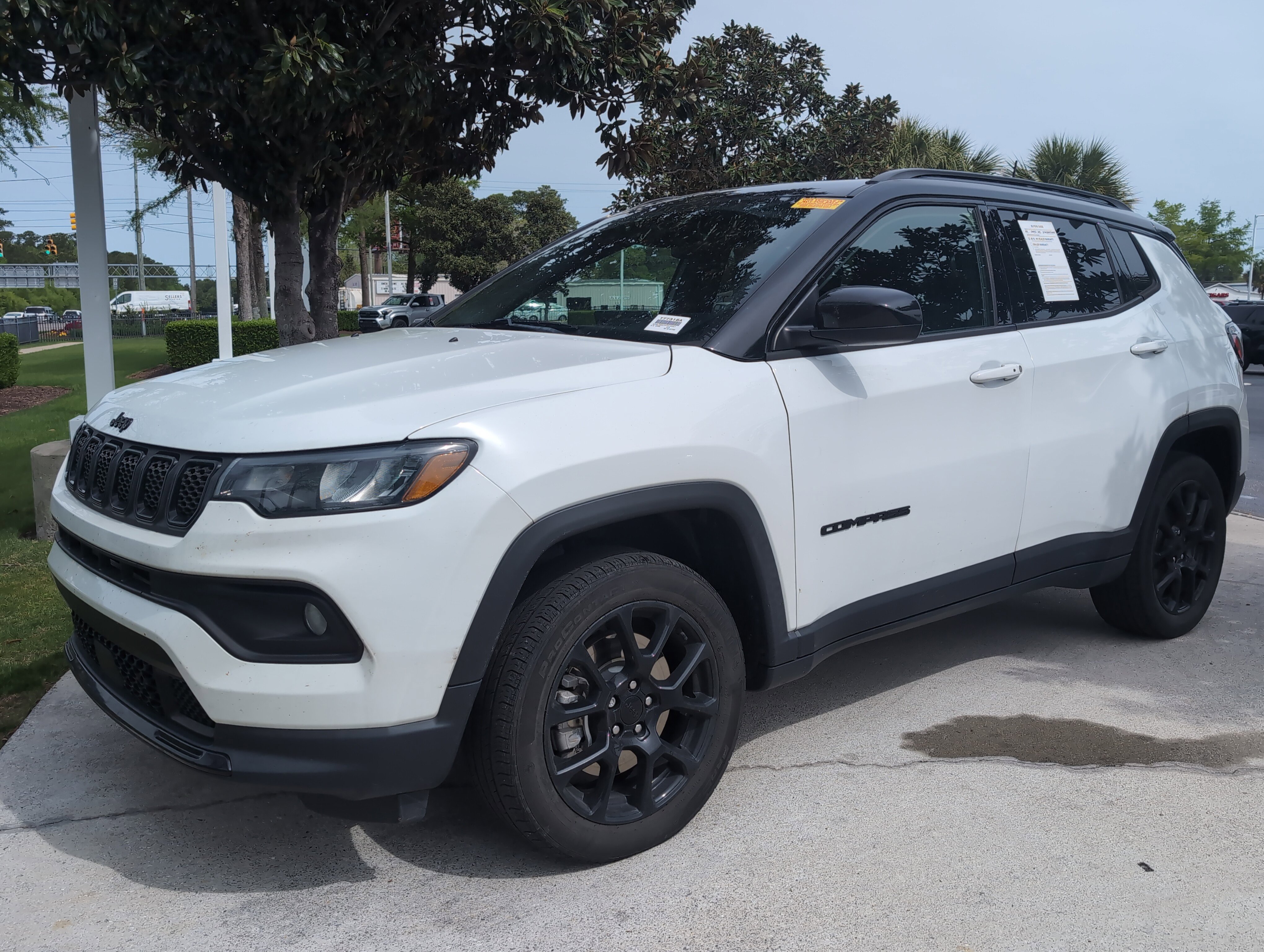 Used 2023 Jeep Compass Altitude w/ Sun and Sound Group image 5