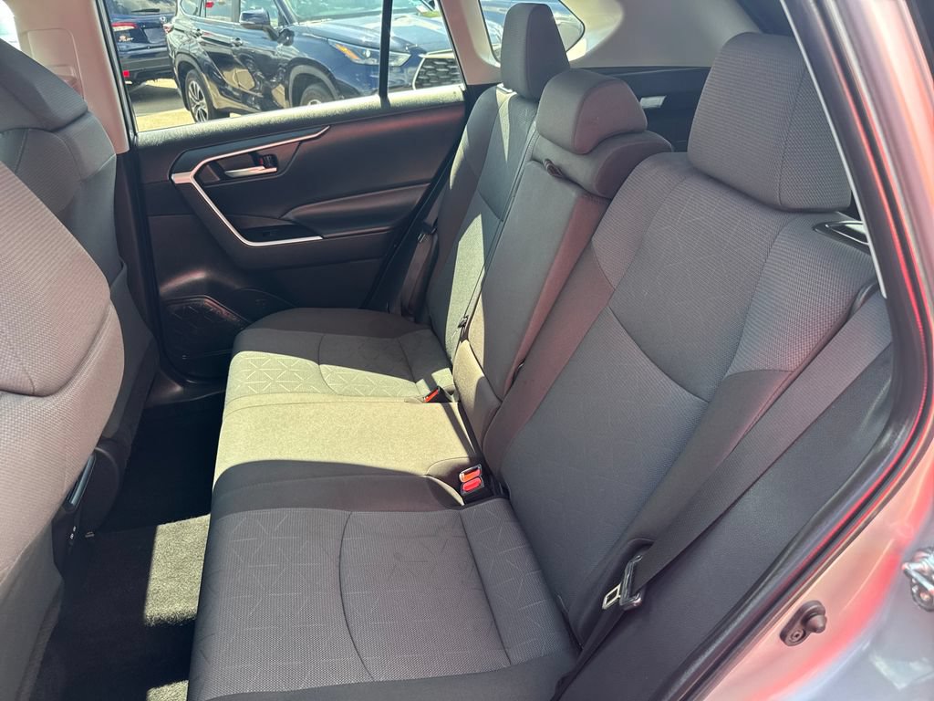 Used 2025 Toyota RAV4 XLE AWD/4WD image 32
