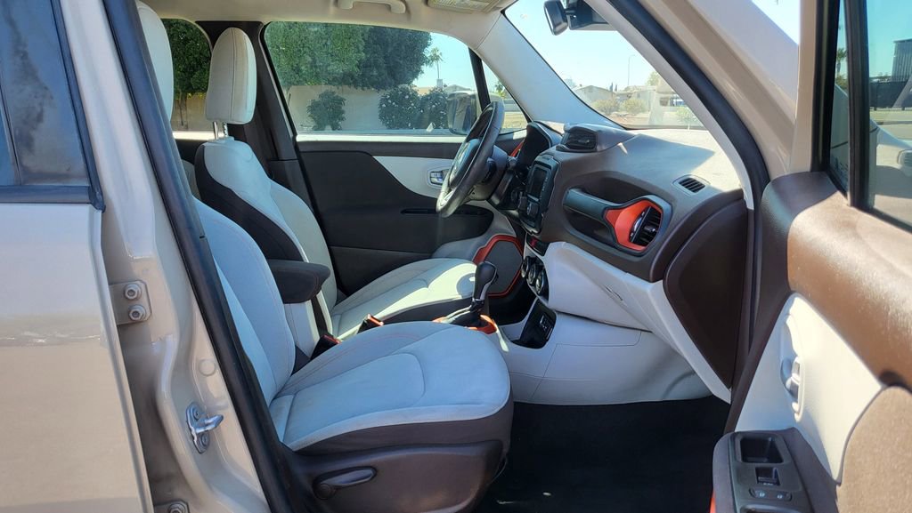 Used 2016 Jeep Renegade Latitude w/ Safety & Security Group FWD image 16
