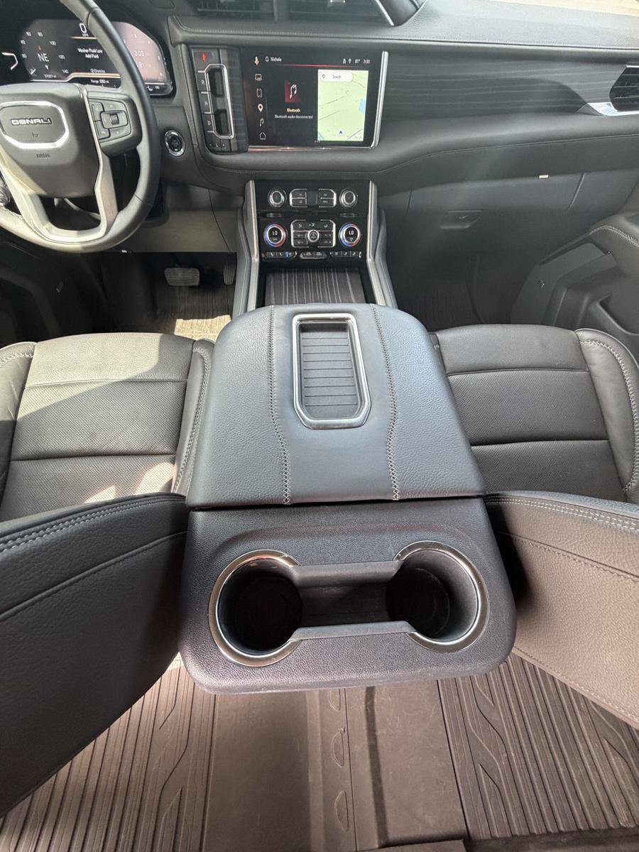 Used 2023 GMC Yukon XL Denali RWD image 15