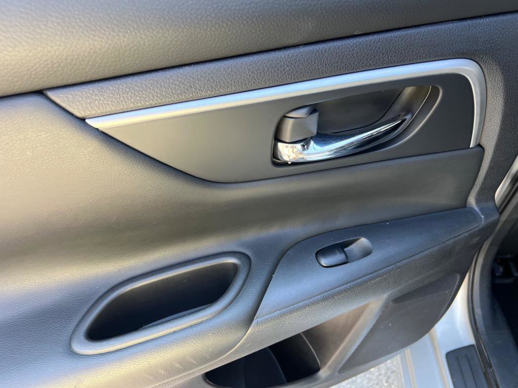 Used 2018 Nissan Altima 2.5 SV FWD image 12