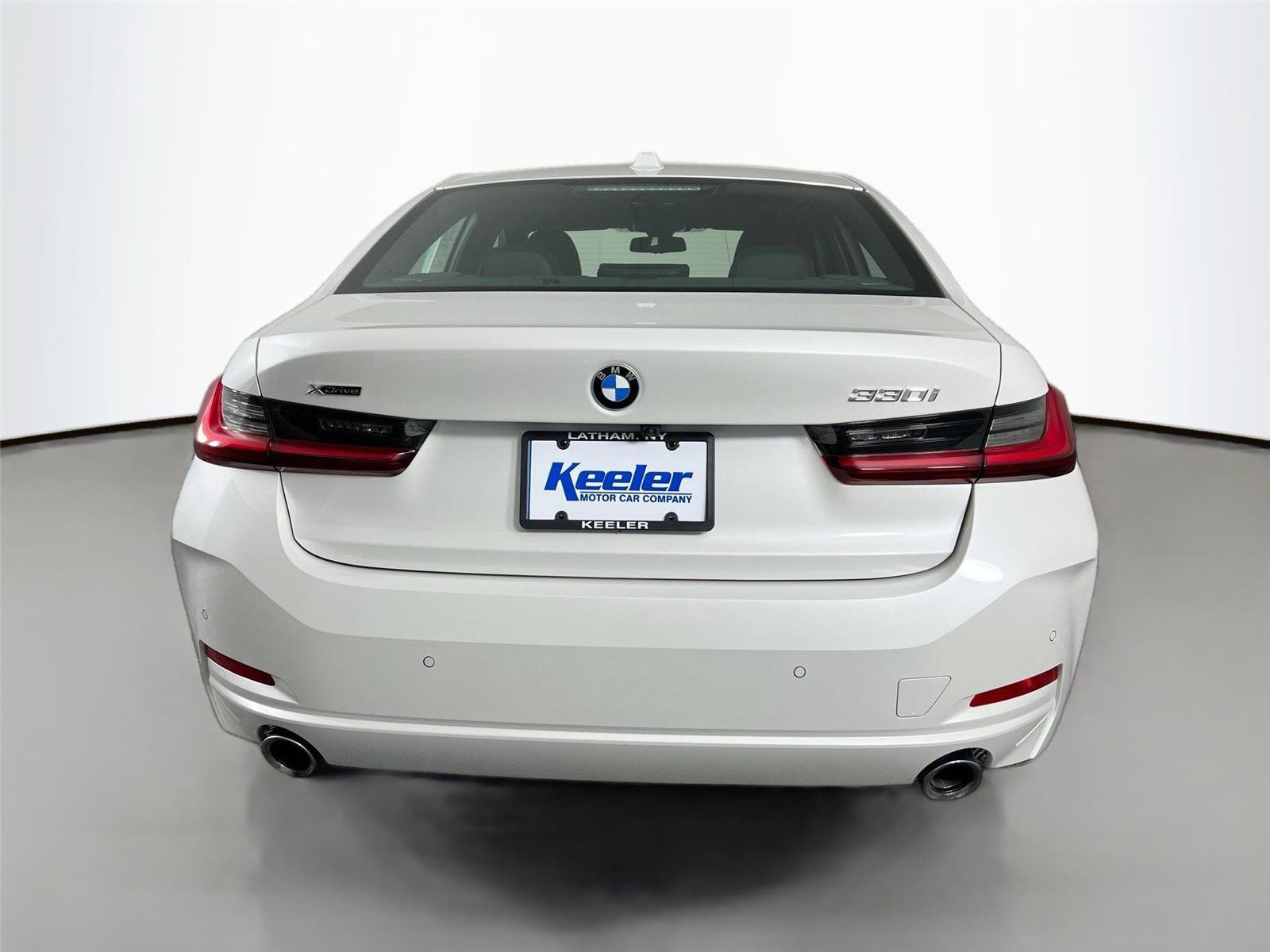 Used 2024 BMW 330i xDrive Sedan w/ Premium Package image 5