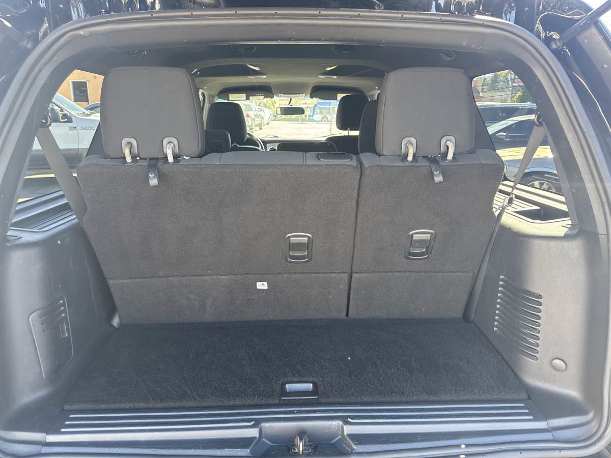 Used 2017 Ford Expedition XLT image 10