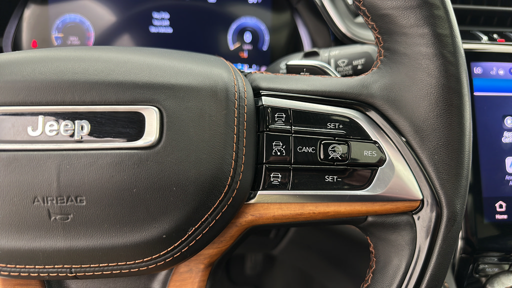 Used 2023 Jeep Grand Cherokee L Summit AWD/4WD image 22