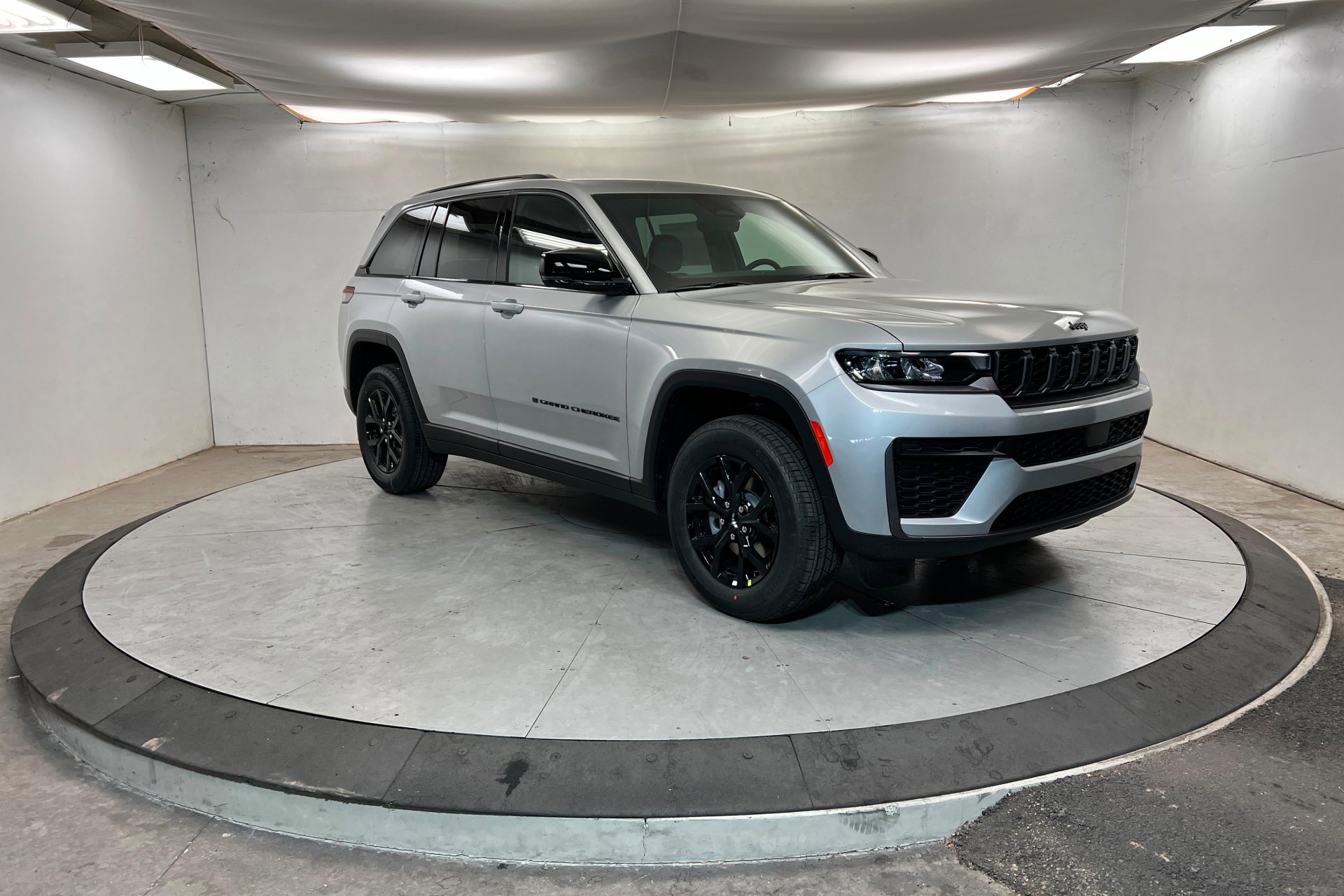 New 2026 Jeep Grand Cherokee Altitude AWD/4WD image 7