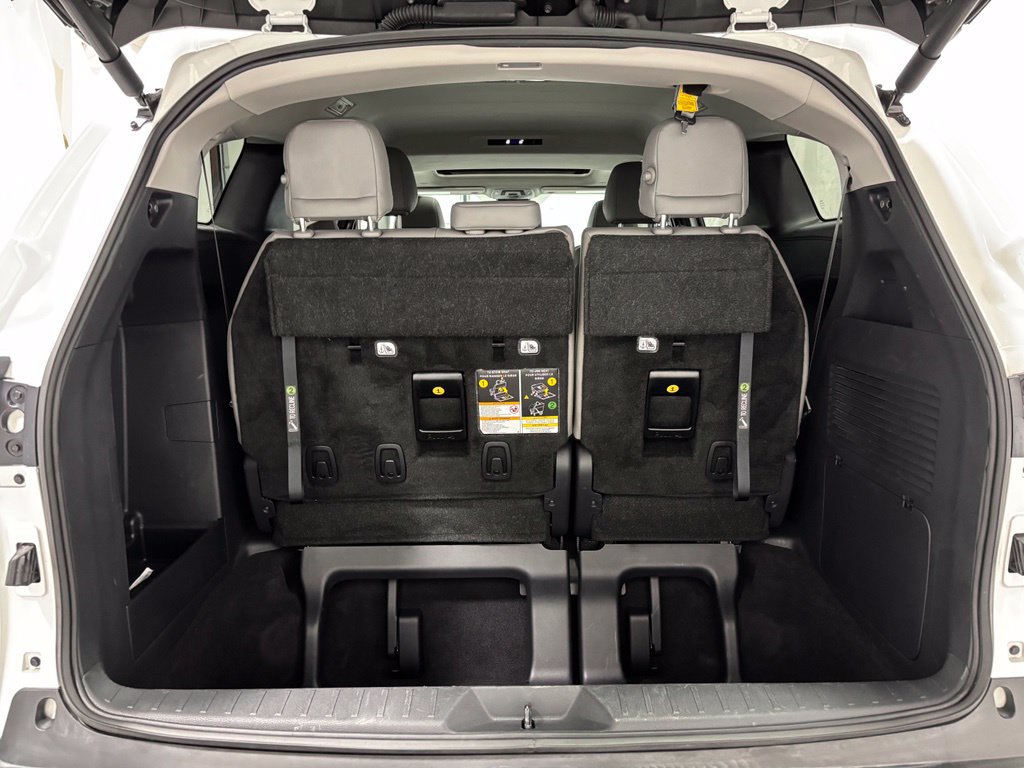 Used 2025 Toyota Sienna XLE AWD/4WD image 50