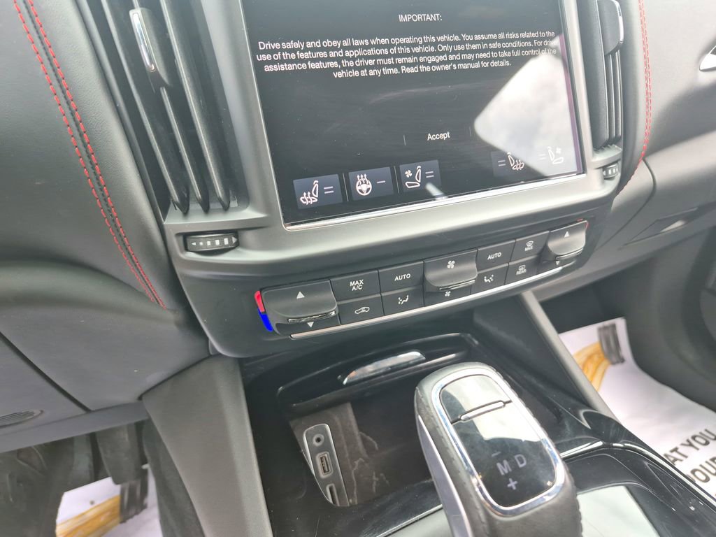 Used 2021 Maserati Levante AWD/4WD image 18