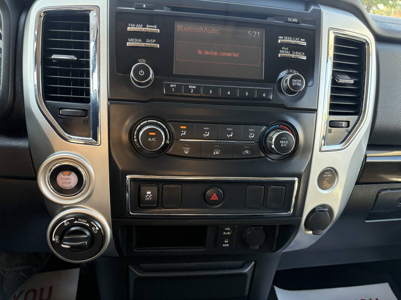 Used 2018 Nissan Titan SV AWD/4WD image 33