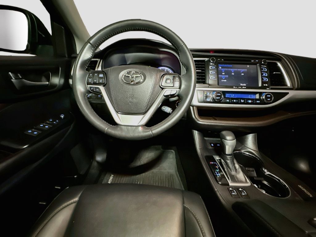 Used 2019 Toyota Highlander XLE AWD/4WD image 28