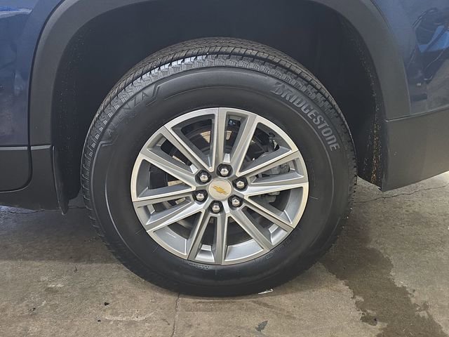 Used 2023 Chevrolet Traverse LT w/ Rear Camera Mirror Package image 37