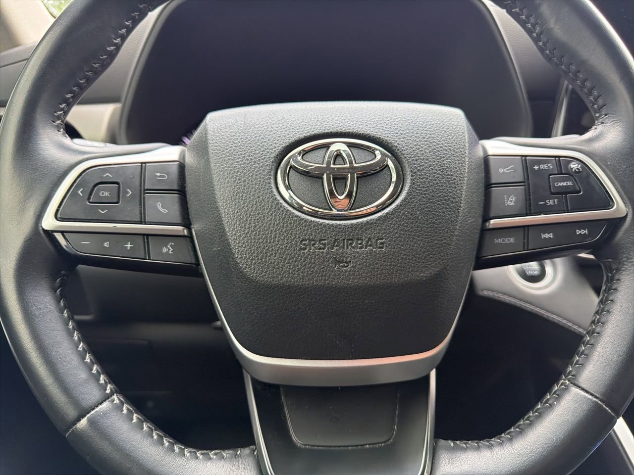 Used 2024 Toyota Highlander LE FWD image 10