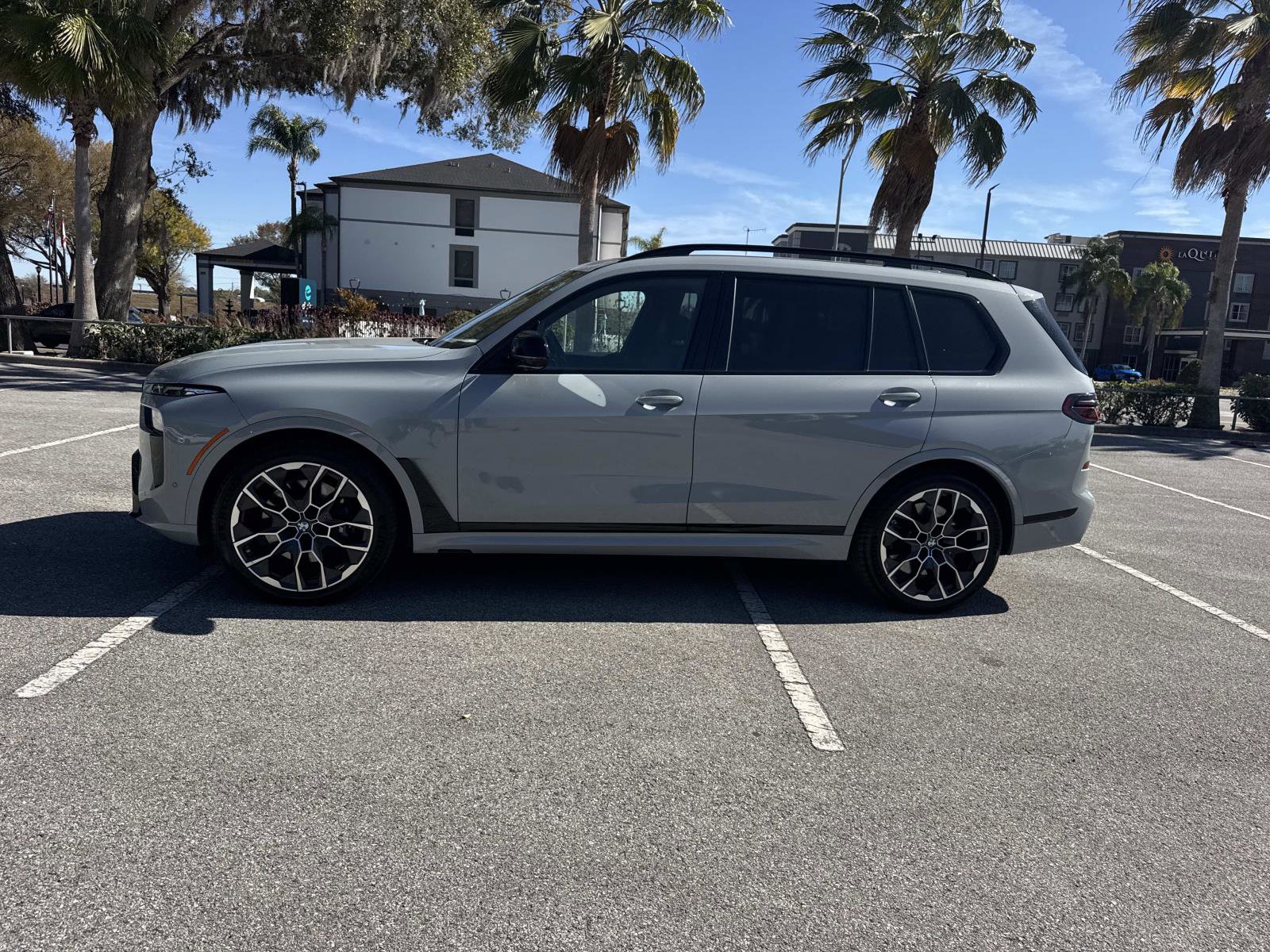 Used 2024 BMW X7 M60i image 7