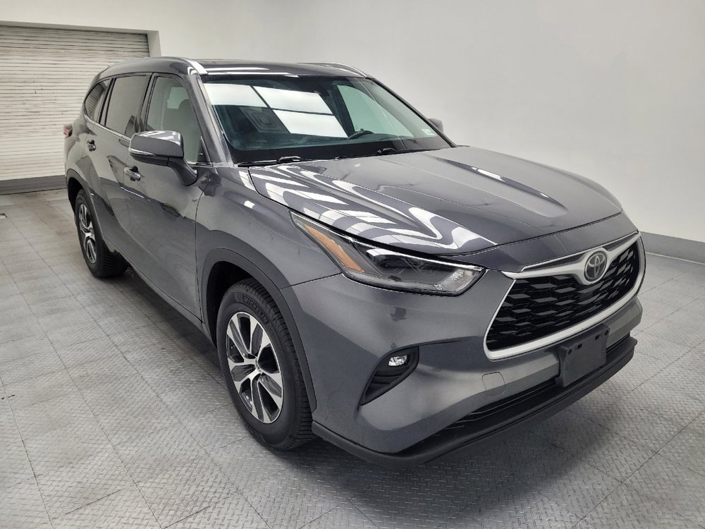 Used 2021 Toyota Highlander XLE FWD image 13