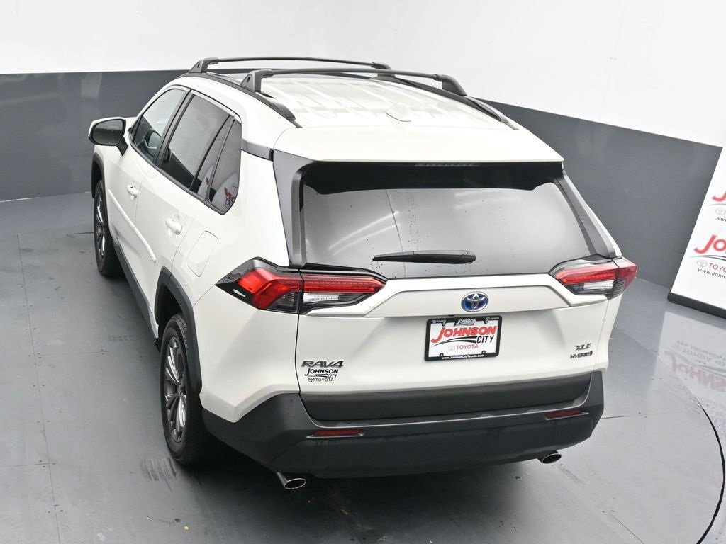 Used 2022 Toyota RAV4 XLE Premium image 14