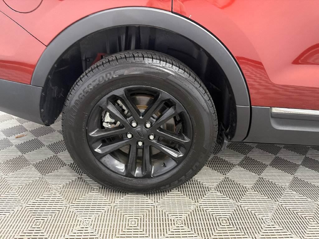 Used 2014 Ford Explorer XLT w/ Equipment Group 202A FWD image 18