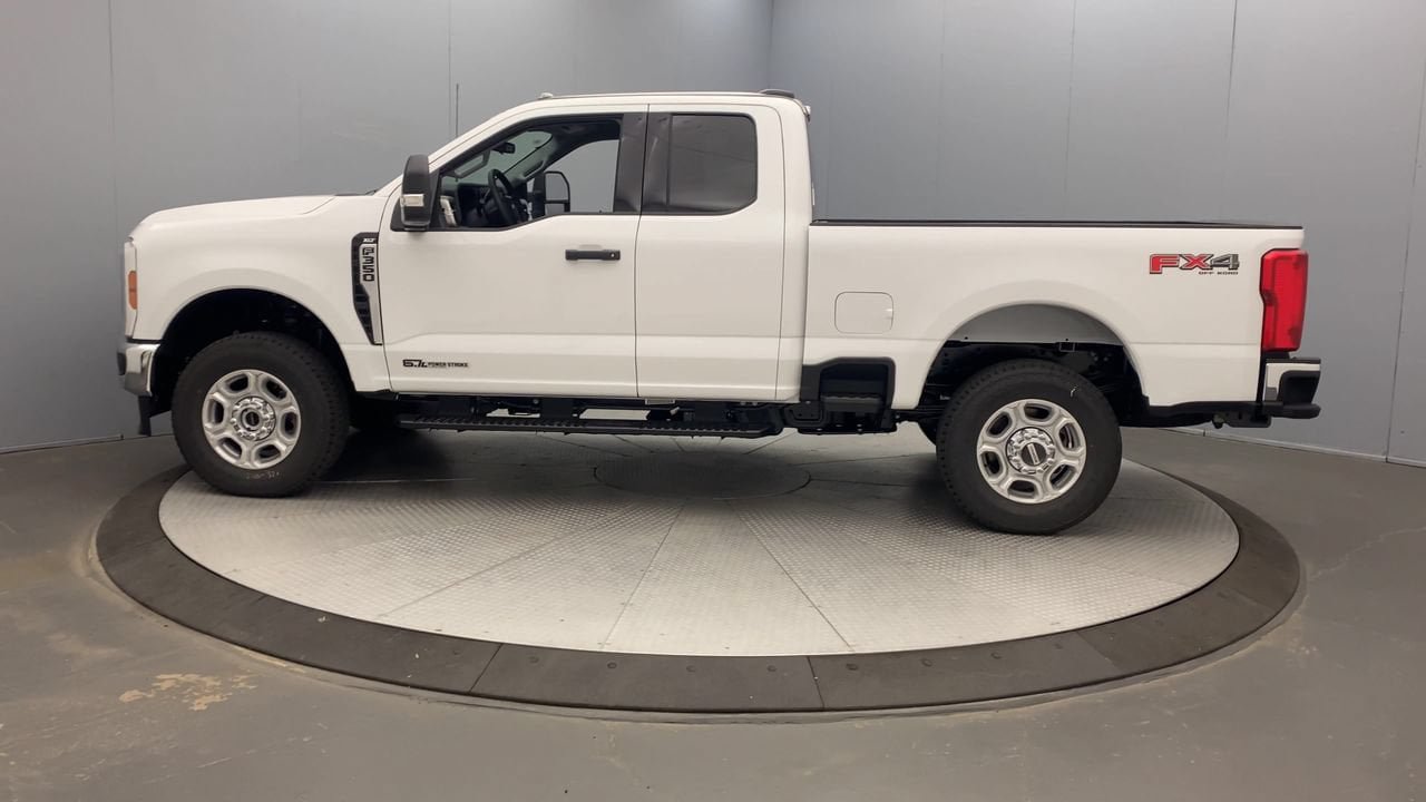New 2026 Ford F350 XLT w/ FX4 Off-Road Package AWD/4WD image 2