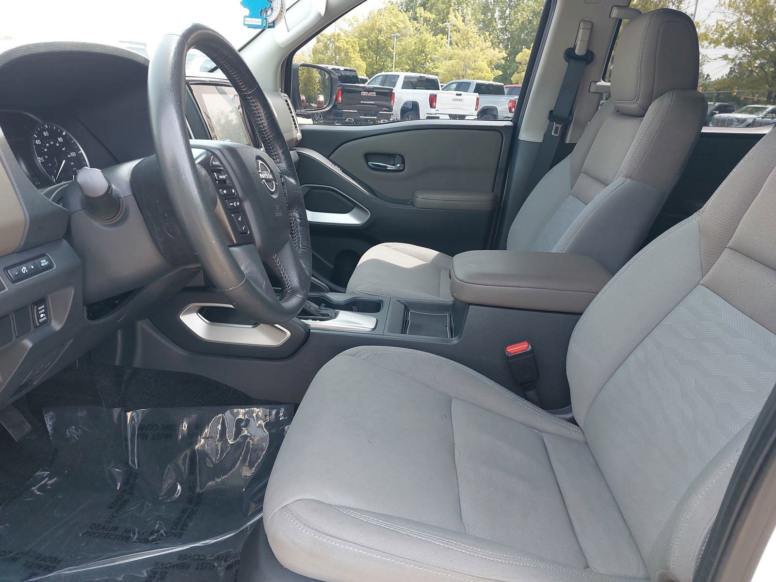 Used 2022 Nissan Frontier SV AWD/4WD image 16