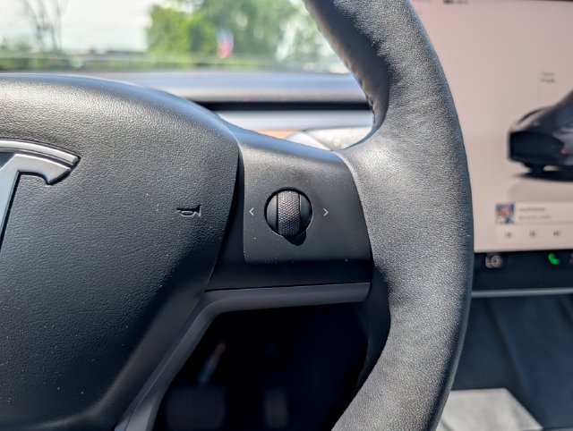 Used 2023 Tesla Model Y Long Range AWD/4WD image 22