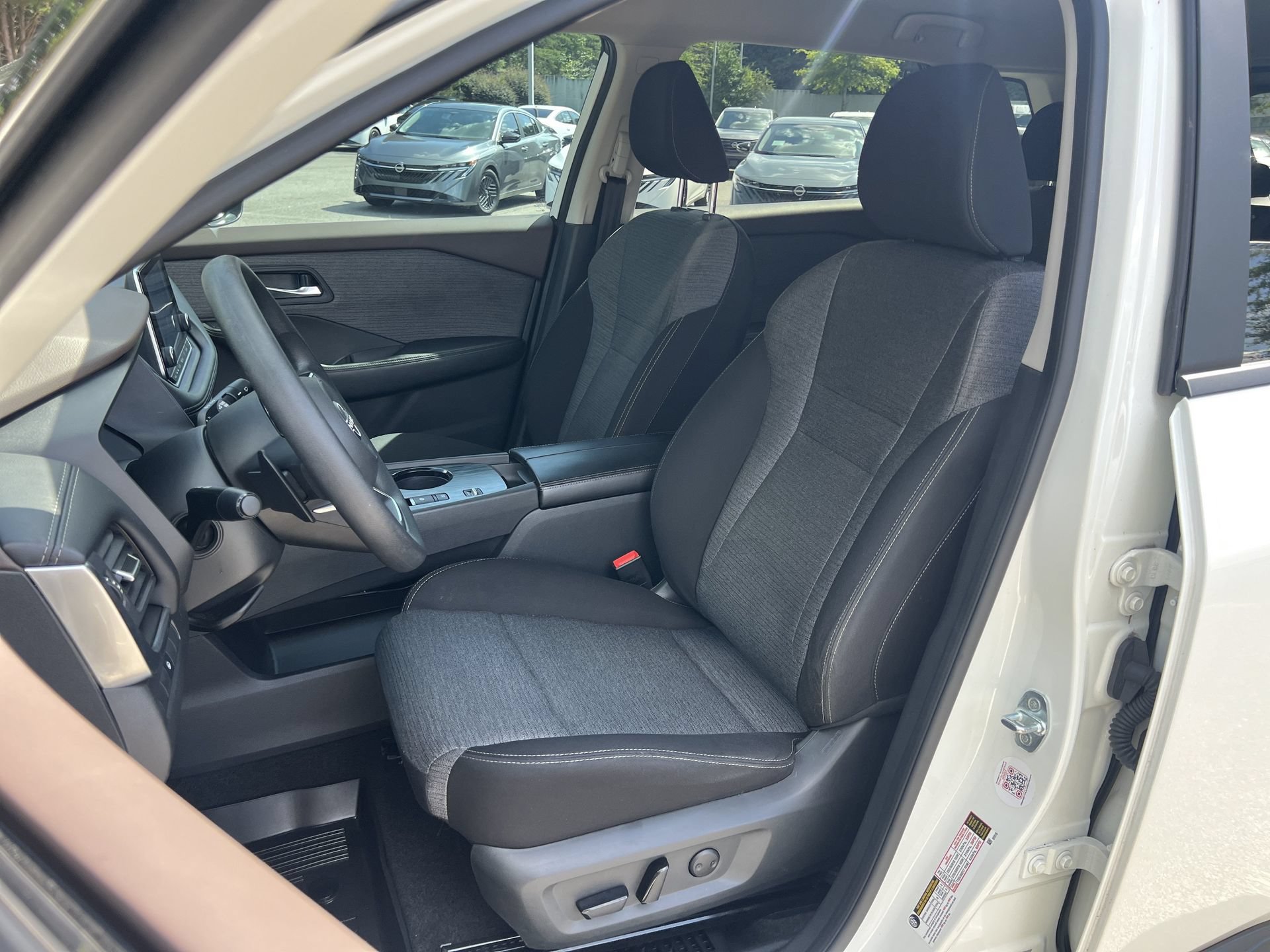Certified 2023 Nissan Rogue SV FWD image 16